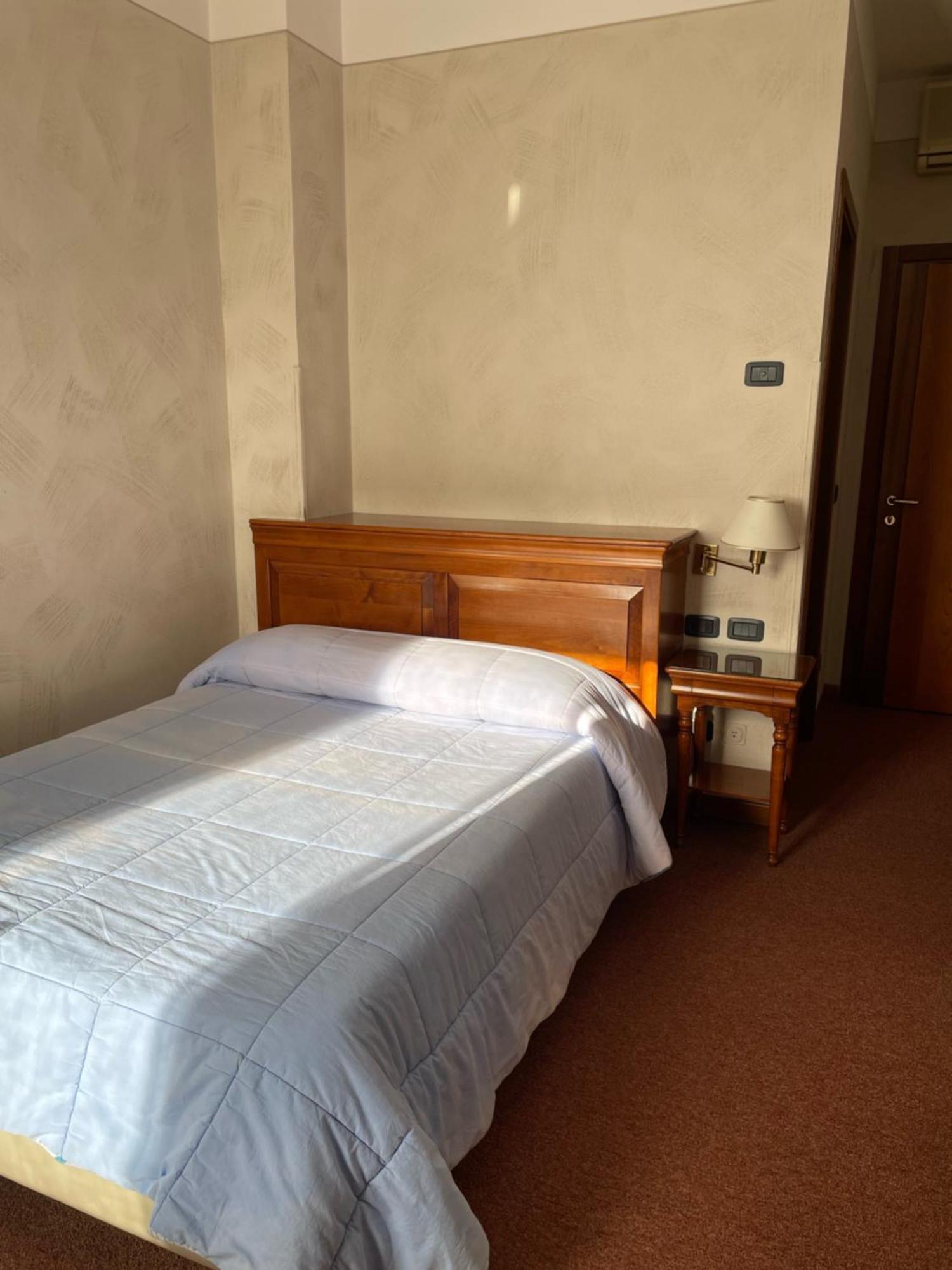 Albergo La Meridiana Castelnuovo del Garda Rom bilde